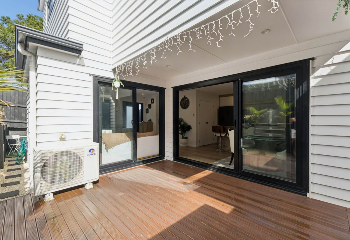 3 beds 2 baths home, 0.6 km to Macleans Primary School, 148B Hutchinsons Road, Bucklands Beach, Auckland