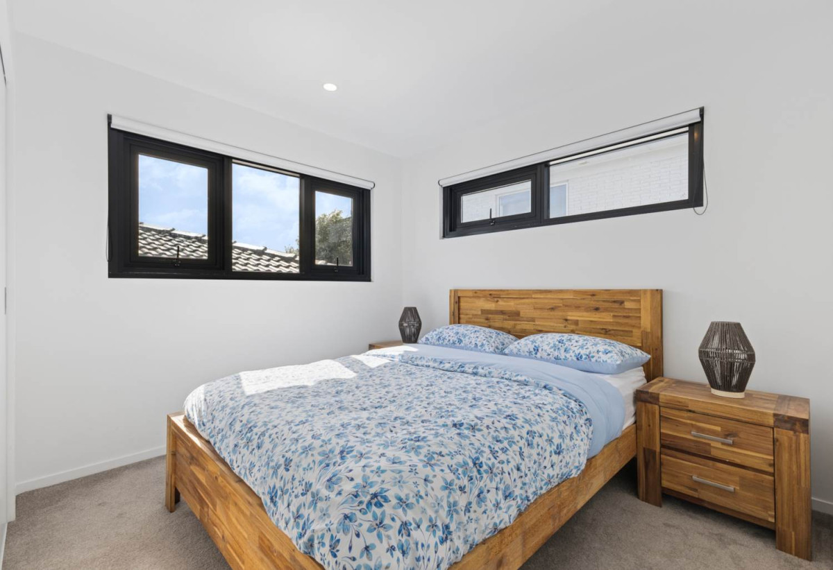 3 beds 2 baths home, 0.6 km to Macleans Primary School, 148B Hutchinsons Road, Bucklands Beach, Auckland