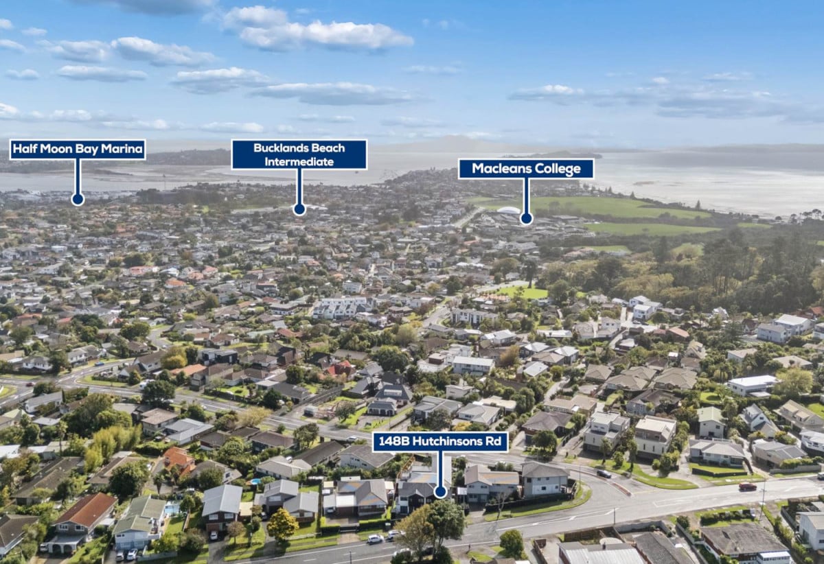 3 beds 2 baths home, 0.6 km to Macleans Primary School, 148B Hutchinsons Road, Bucklands Beach, Auckland