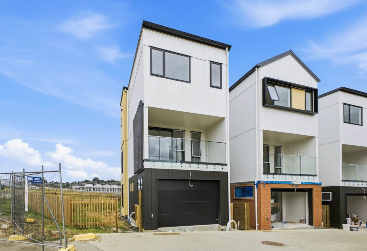 Brandnew 2 beds 1.5 baths home with car park, 2 km to Ormiston Junior College, 34A Hearth Street, Flat Bush, Auckland