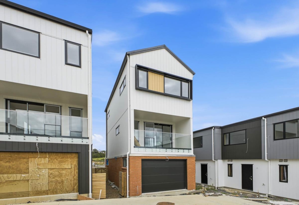 Brandnew 2 beds 1.5 baths home with car park, 2 km to Ormiston Junior College, 34A Hearth Street, Flat Bush, Auckland