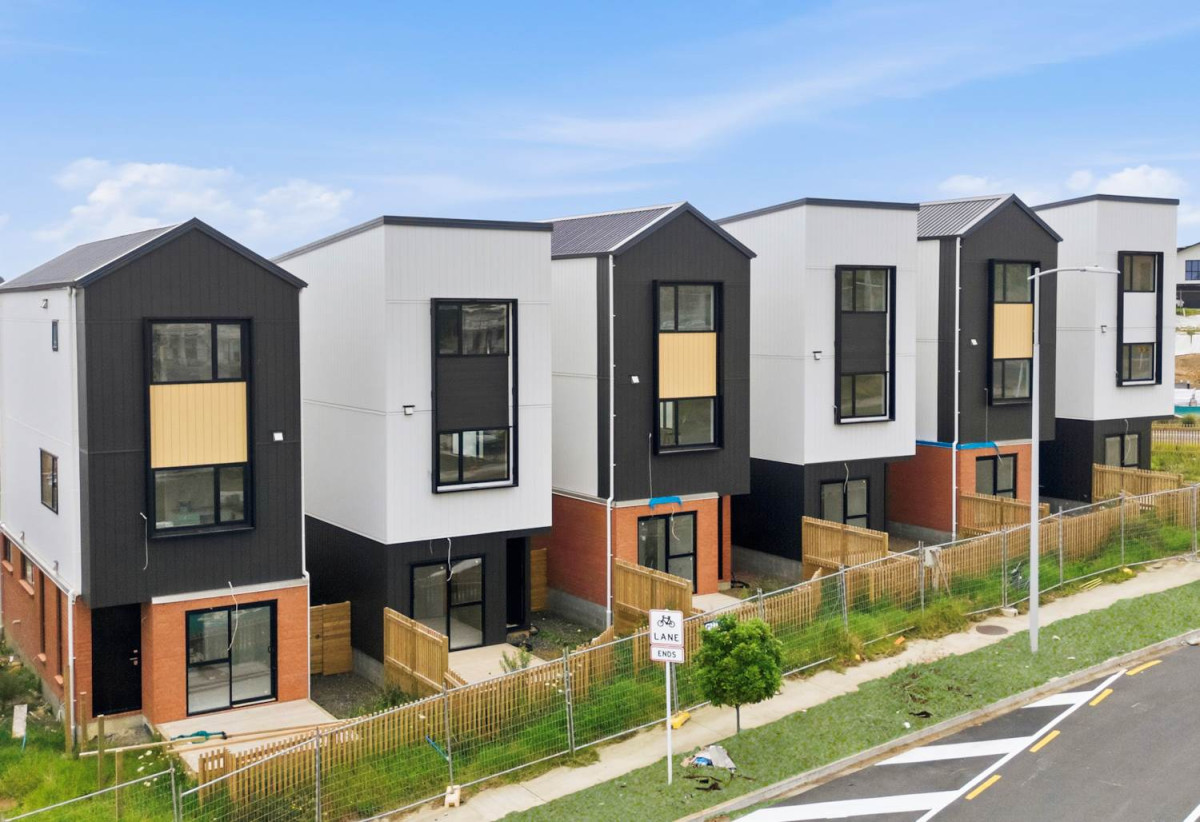 Brandnew 2 beds 1.5 baths home with car park, 2 km to Ormiston Junior College, 34A Hearth Street, Flat Bush, Auckland