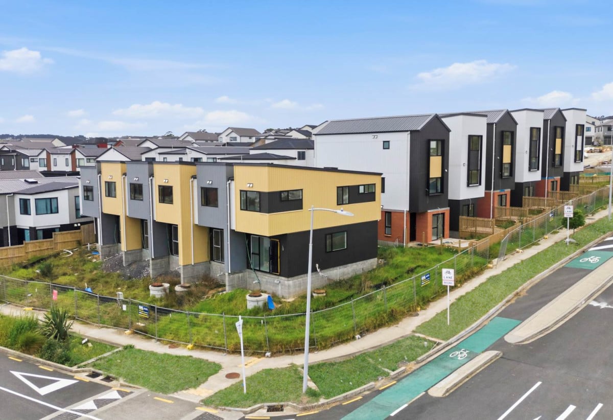 Brandnew 2 beds 1.5 baths home with car park, 2 km to Ormiston Junior College, 34A Hearth Street, Flat Bush, Auckland