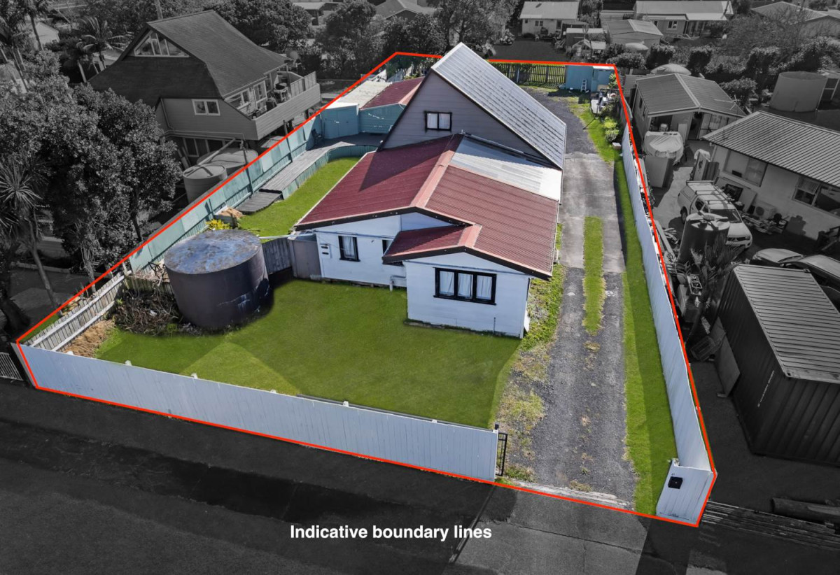 Affordable Beachlands Opportunity, 1012m2 section, 3 beds 2 baths house with double garage, 40 Second View Avenue, Beachlands, Auckland