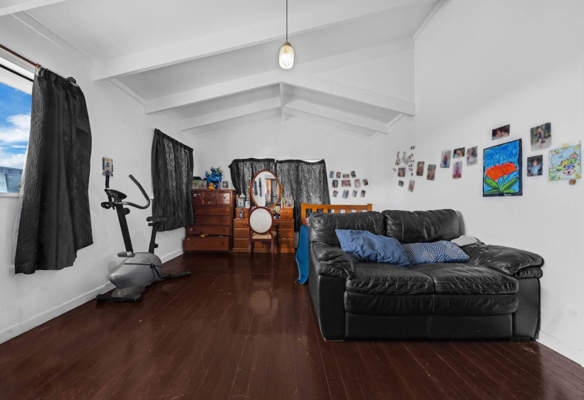 Affordable Beachlands Opportunity, 1012m2 section, 3 beds 2 baths house with double garage, 40 Second View Avenue, Beachlands, Auckland
