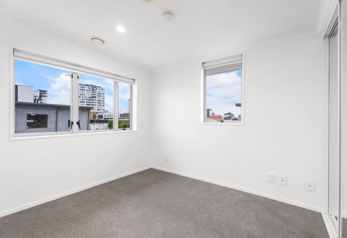 Affordable in Grey Lynn – Developer want it go, Auckland Girls’ Grammar School zone, Renovated freehold 3 beds 2 baths apartment with car park, 70sqm internal size plus Large balcony, 4A/1 Ophir Street, Grey Lynn, Auckland