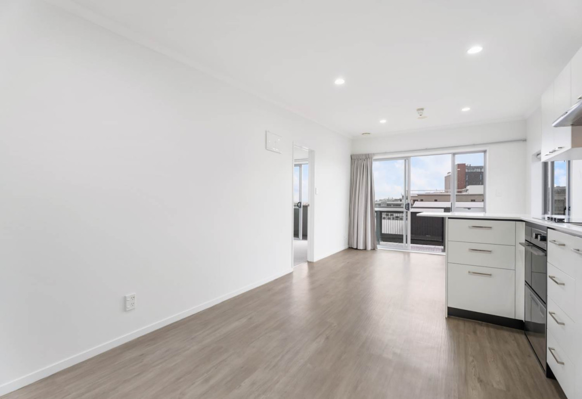 Affordable in Grey Lynn – Developer want it go, Auckland Girls’ Grammar School zone, Renovated freehold 3 beds 2 baths apartment with car park, 70sqm internal size plus Large balcony, 4A/1 Ophir Street, Grey Lynn, Auckland