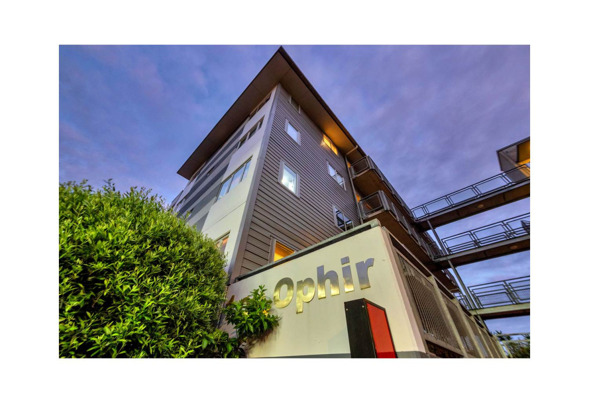 Affordable in Grey Lynn – Developer want it go, Auckland Girls’ Grammar School zone, Renovated freehold 3 beds 2 baths apartment with car park, 70sqm internal size plus Large balcony, 4A/1 Ophir Street, Grey Lynn, Auckland