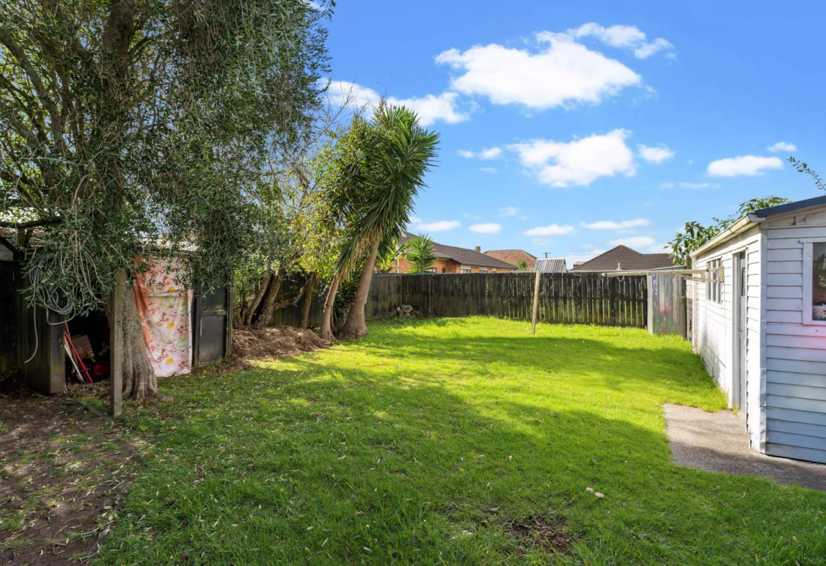 706m2 section, 3 beds 1 bath house with garage, currently rented for $750 per week, 101 Porchester Road, Papakura, Auckland