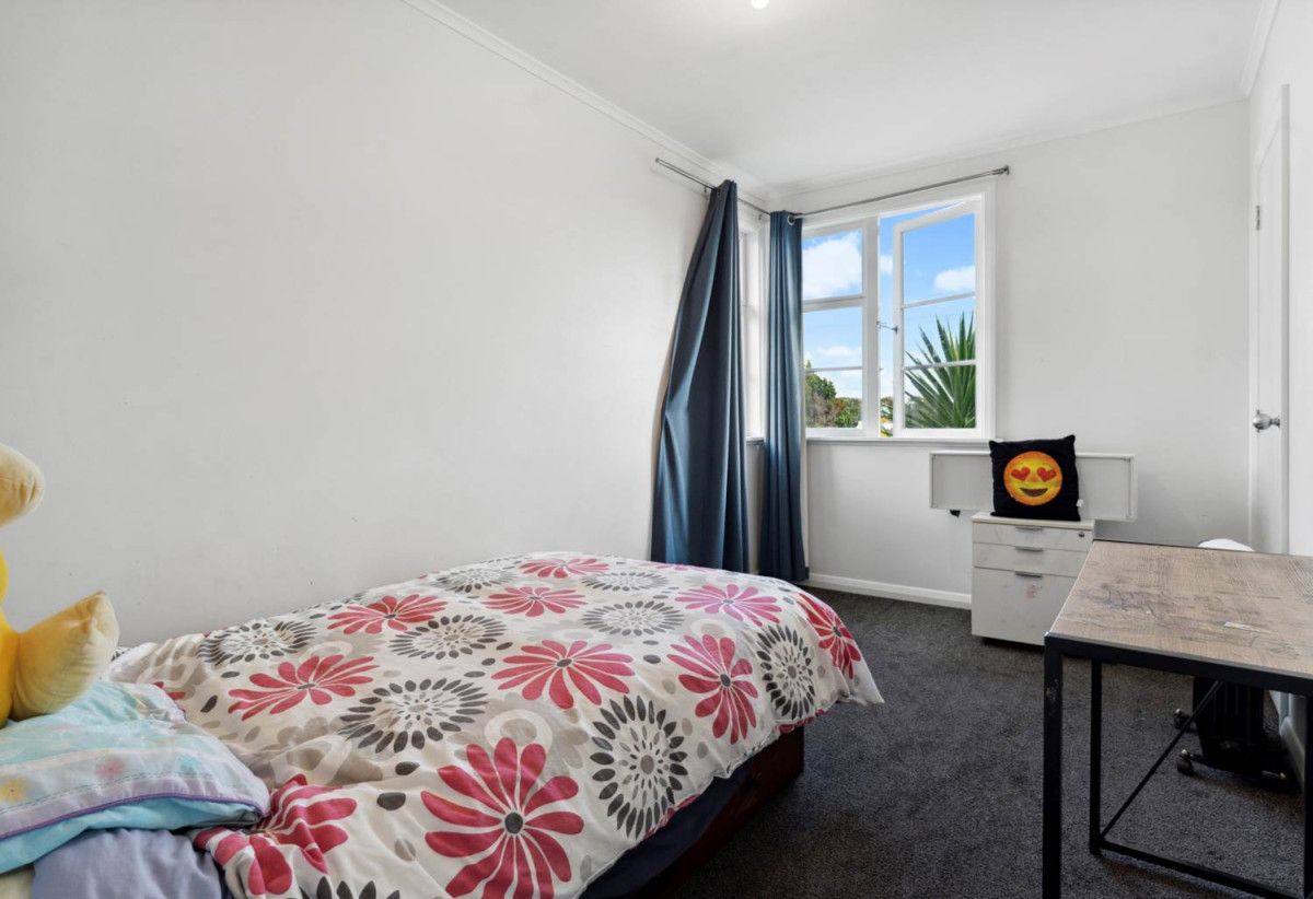 706m2 section, 3 beds 1 bath house with garage, currently rented for $750 per week, 101 Porchester Road, Papakura, Auckland