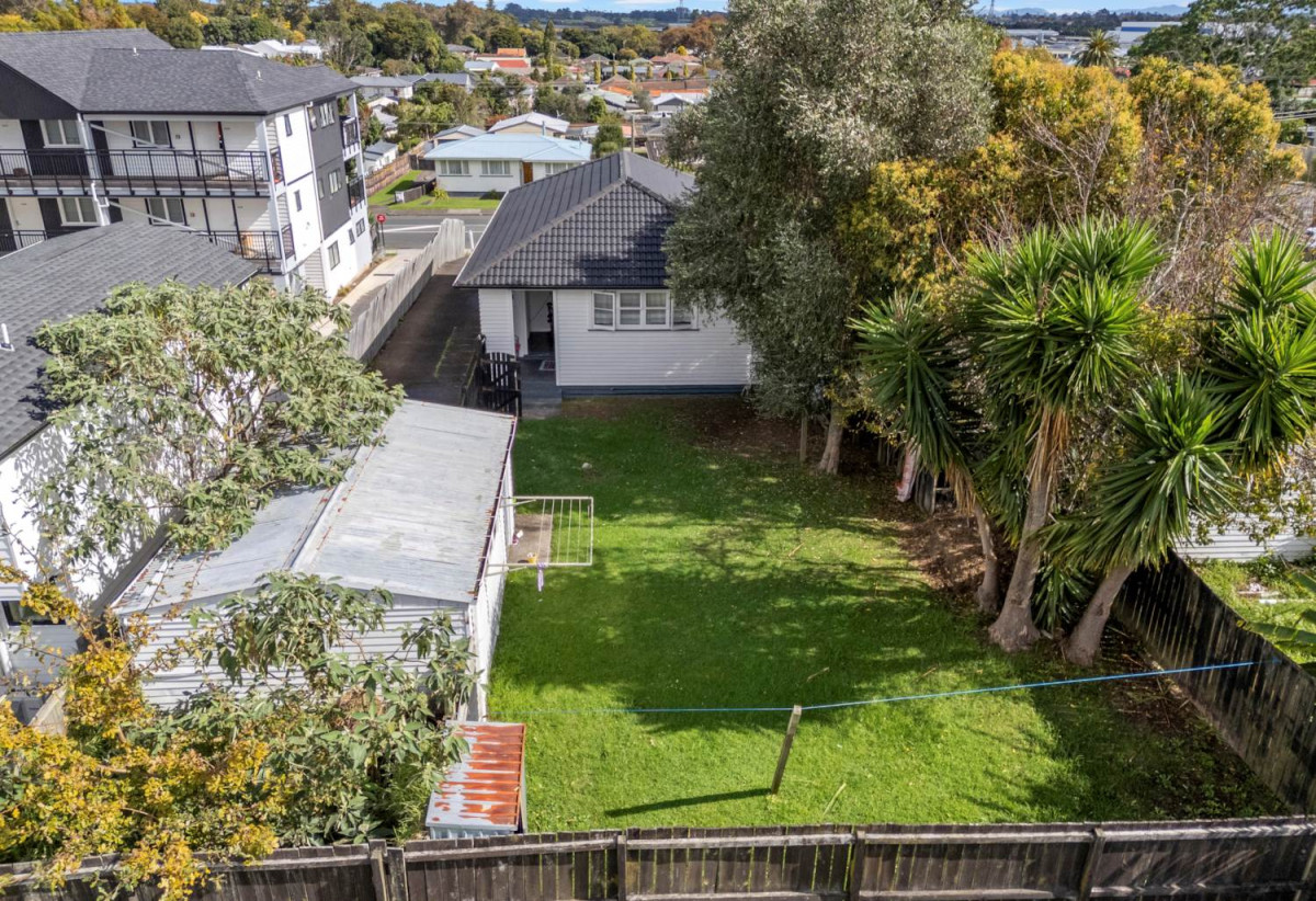 706m2 section, 3 beds 1 bath house with garage, currently rented for $750 per week, 101 Porchester Road, Papakura, Auckland