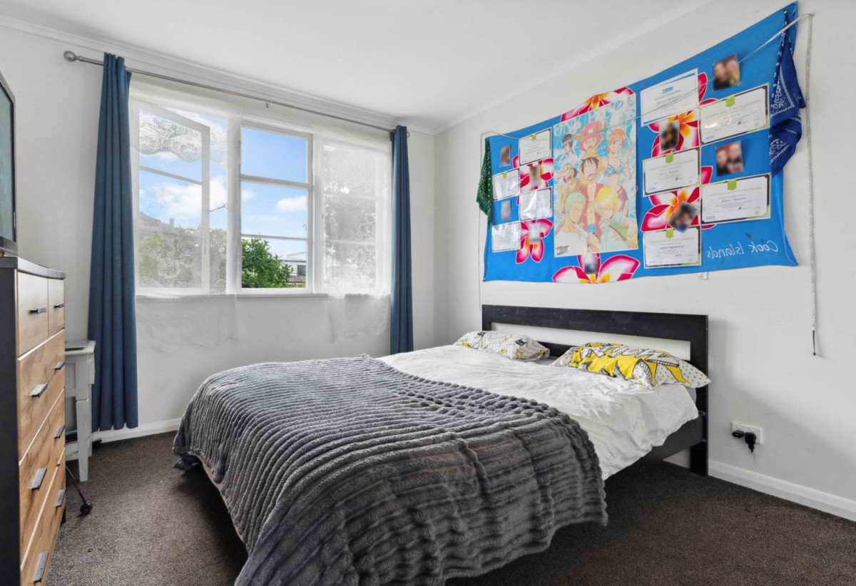 706m2 section, 3 beds 1 bath house with garage, currently rented for $750 per week, 101 Porchester Road, Papakura, Auckland