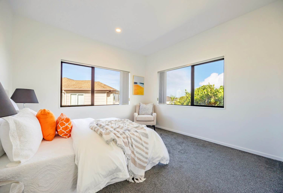 197m2 Freehold 4 beds (1 ensuite) 3 baths duplex home with double garage, easy access to Panmure Basin walking and cycling paths. 0.9 km to Sylvia Park School, 67 Waipuna Road, Mt Wellington, Auckland
