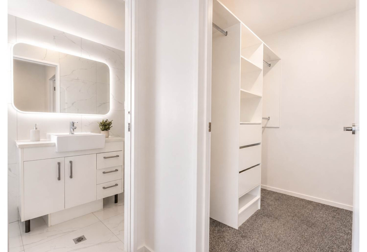 197m2 Freehold 4 beds (1 ensuite) 3 baths duplex home with double garage, easy access to Panmure Basin walking and cycling paths. 0.9 km to Sylvia Park School, 67 Waipuna Road, Mt Wellington, Auckland