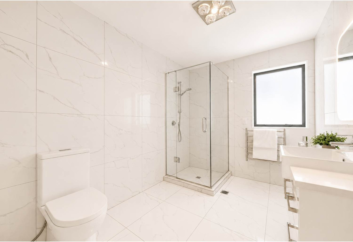 197m2 Freehold 4 beds (1 ensuite) 3 baths duplex home with double garage, easy access to Panmure Basin walking and cycling paths. 0.9 km to Sylvia Park School, 67 Waipuna Road, Mt Wellington, Auckland