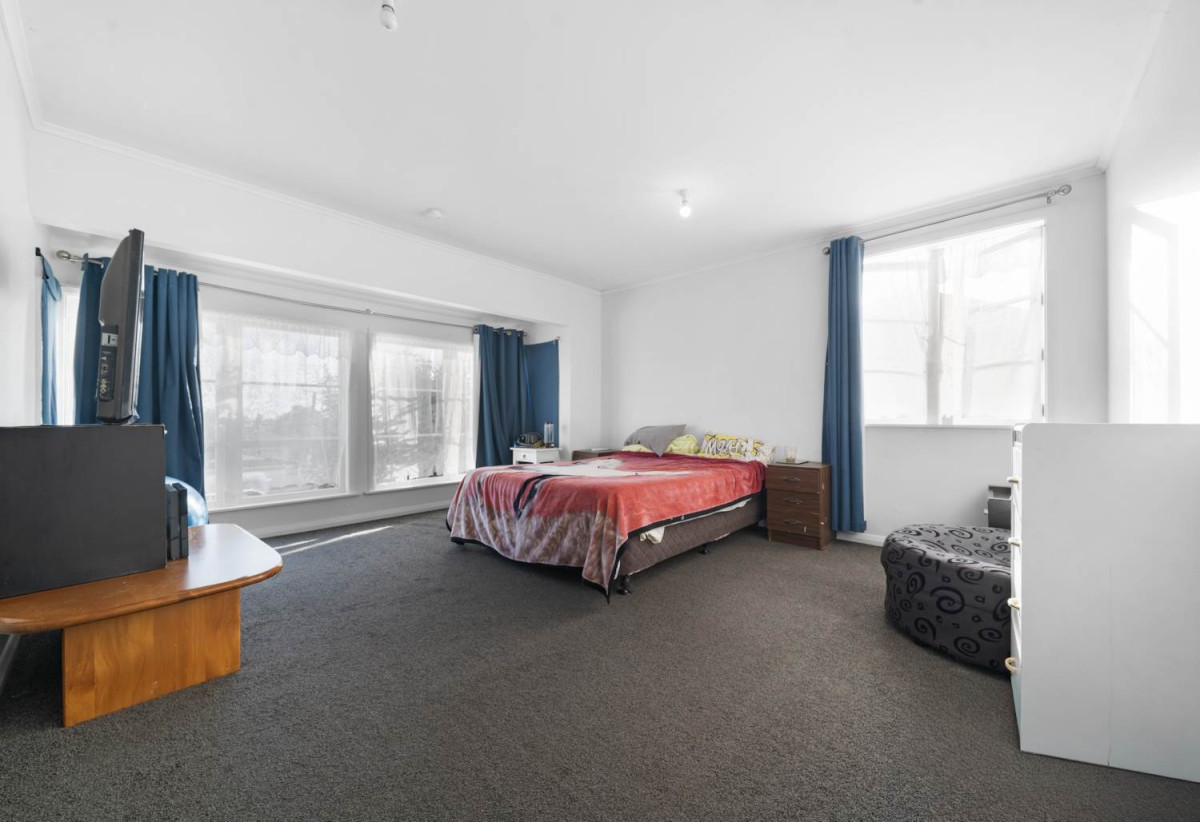 706m2 section, 3 beds 1 bath house with garage, currently rented for $750 per week, 101 Porchester Road, Papakura, Auckland