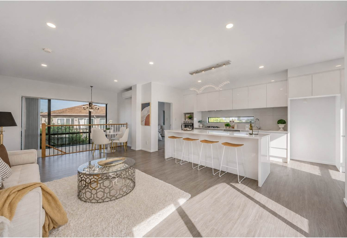 197m2 Freehold 4 beds (1 ensuite) 3 baths duplex home with double garage, easy access to Panmure Basin walking and cycling paths. 0.9 km to Sylvia Park School, 67 Waipuna Road, Mt Wellington, Auckland