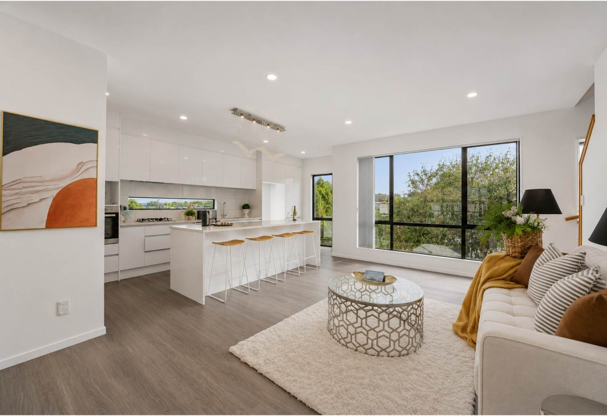 197m2 Freehold 4 beds (1 ensuite) 3 baths duplex home with double garage, easy access to Panmure Basin walking and cycling paths. 0.9 km to Sylvia Park School, 67 Waipuna Road, Mt Wellington, Auckland