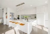 197m2 Freehold 4 beds (1 ensuite) 3 baths duplex home with double garage, easy access to Panmure Basin walking and cycling paths. 0.9 km to Sylvia Park School, 67 Waipuna Road, Mt Wellington, Auckland