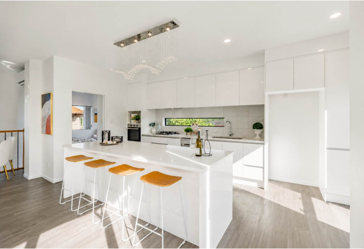 197m2 Freehold 4 beds (1 ensuite) 3 baths duplex home with double garage, easy access to Panmure Basin walking and cycling paths. 0.9 km to Sylvia Park School, 67 Waipuna Road, Mt Wellington, Auckland