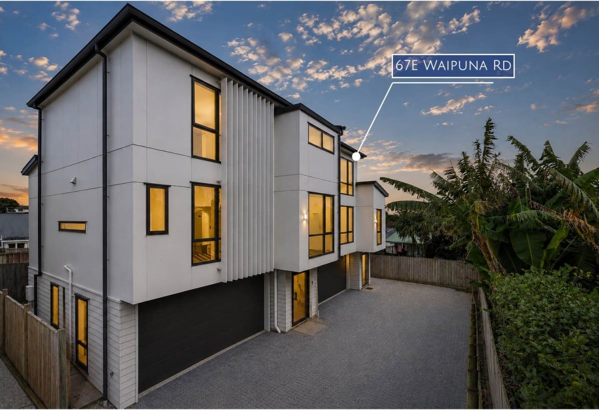 197m2 Freehold 4 beds (1 ensuite) 3 baths duplex home with double garage, easy access to Panmure Basin walking and cycling paths. 0.9 km to Sylvia Park School, 67 Waipuna Road, Mt Wellington, Auckland