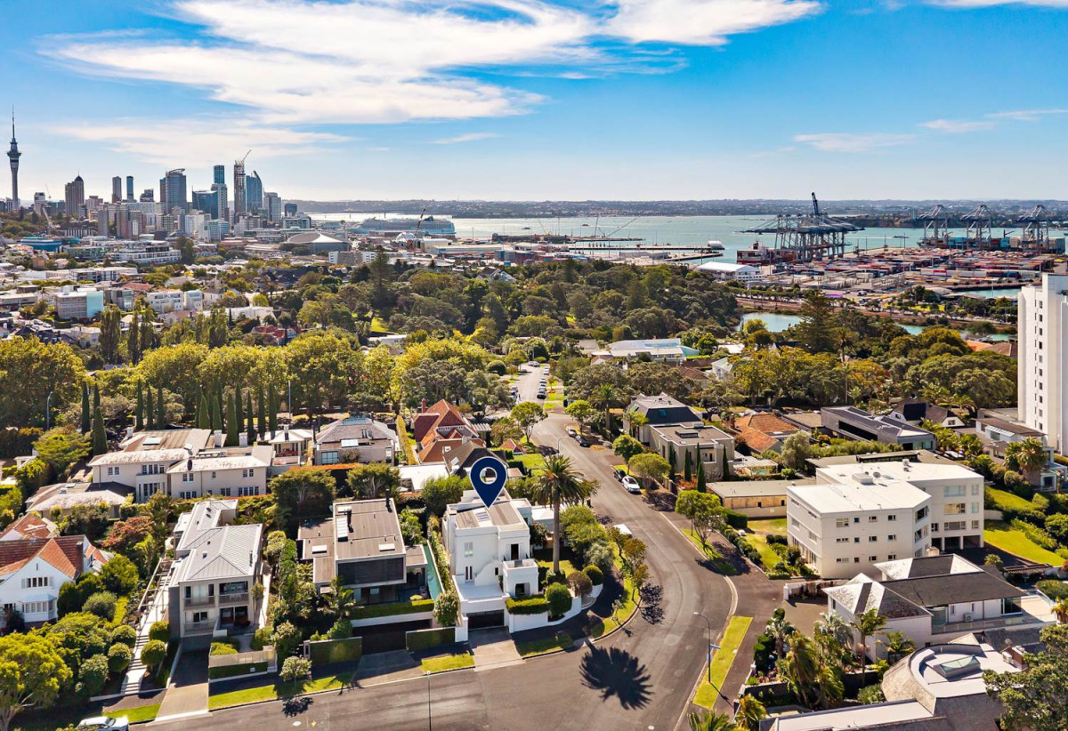 Must Sell, Vendors has Purchased, Double Grammar school zone, This Andrew Patterson Architectural masterpiece, 625m2 section, 351m2 floor area, 4 beds + office 2 baths house with double garage and swimming pool, Sea Views, zoned for Auckland Grammar and Epsom Girls’ Grammar School, 3 Crescent Road, Parnell, Auckland