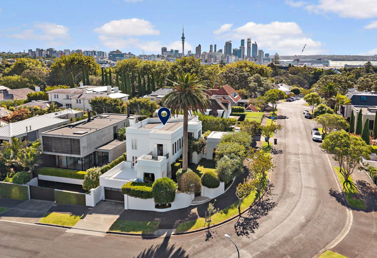 Must Sell, Vendors has Purchased, Double Grammar school zone, This Andrew Patterson Architectural masterpiece, 625m2 section, 351m2 floor area, 4 beds + office 2 baths house with double garage and swimming pool, Sea Views, zoned for Auckland Grammar and Epsom Girls’ Grammar School, 3 Crescent Road, Parnell, Auckland
