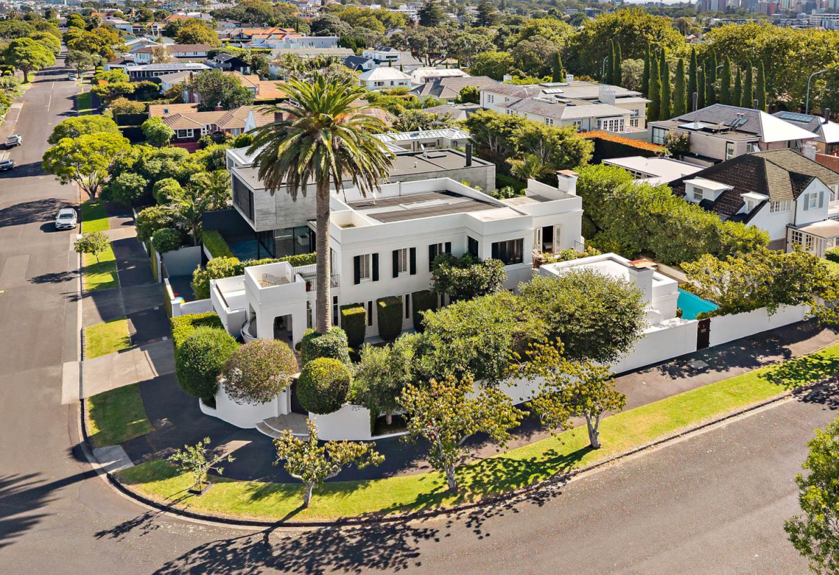 Must Sell, Vendors has Purchased, Double Grammar school zone, This Andrew Patterson Architectural masterpiece, 625m2 section, 351m2 floor area, 4 beds + office 2 baths house with double garage and swimming pool, Sea Views, zoned for Auckland Grammar and Epsom Girls’ Grammar School, 3 Crescent Road, Parnell, Auckland