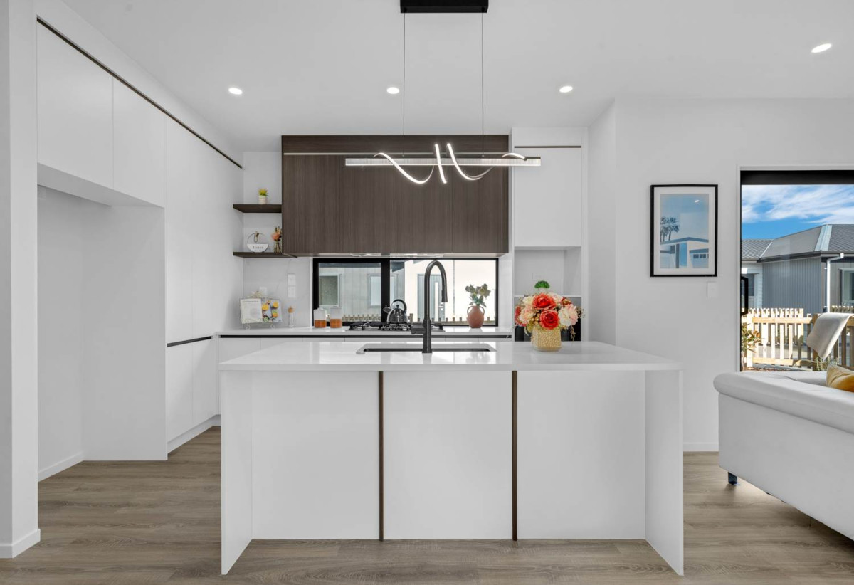 2 kitchens, Brandnew standalone 5 beds 3 baths home with garage and 1 bed granny, A, B, D, E/107 Fitzroy Street, Papatoetoe, Auckland