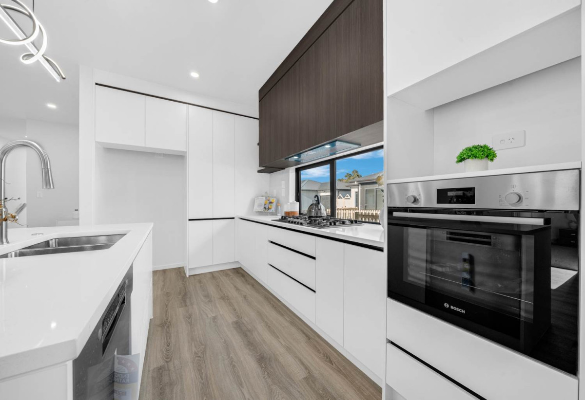 2 kitchens, Brandnew standalone 5 beds 3 baths home with garage and 1 bed granny, A, B, D, E/107 Fitzroy Street, Papatoetoe, Auckland