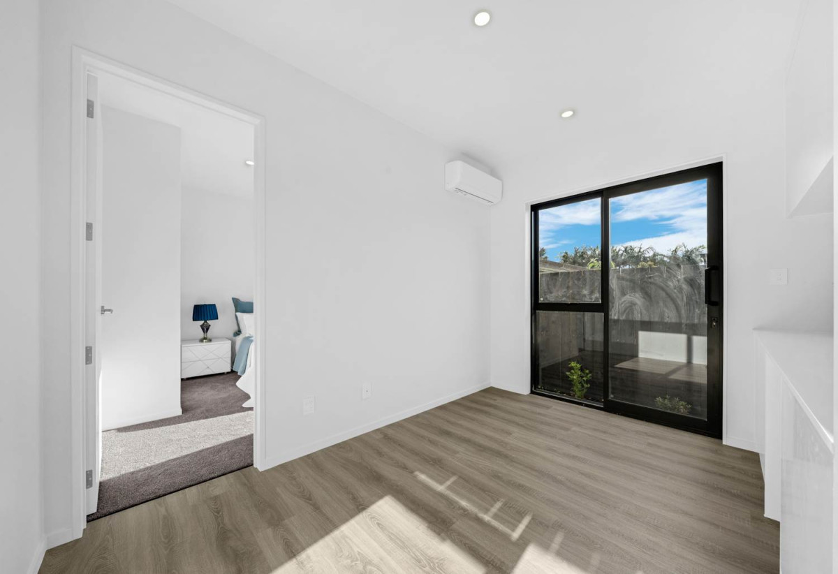 2 kitchens, Brandnew standalone 5 beds 3 baths home with garage and 1 bed granny, A, B, D, E/107 Fitzroy Street, Papatoetoe, Auckland