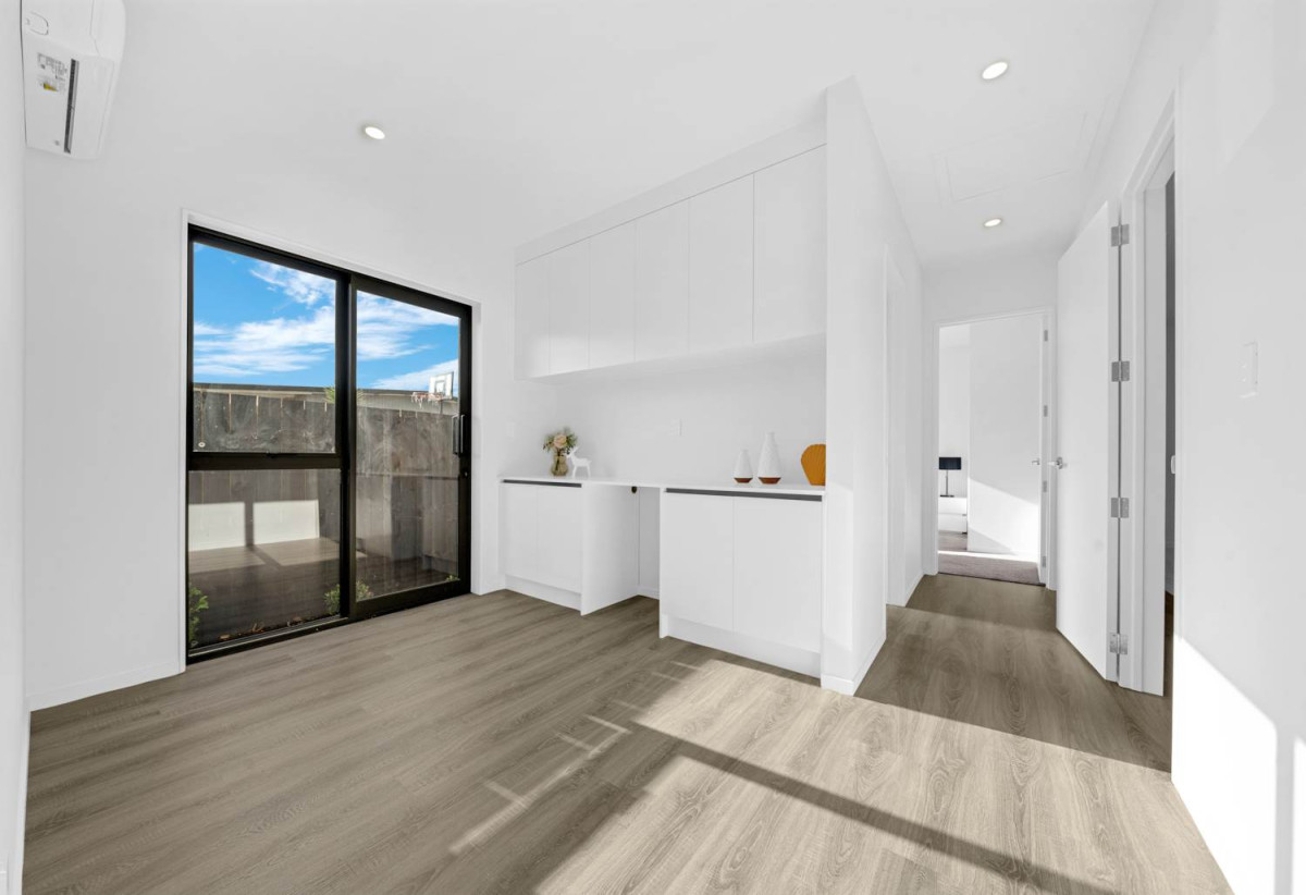 2 kitchens, Brandnew standalone 5 beds 3 baths home with garage and 1 bed granny, A, B, D, E/107 Fitzroy Street, Papatoetoe, Auckland