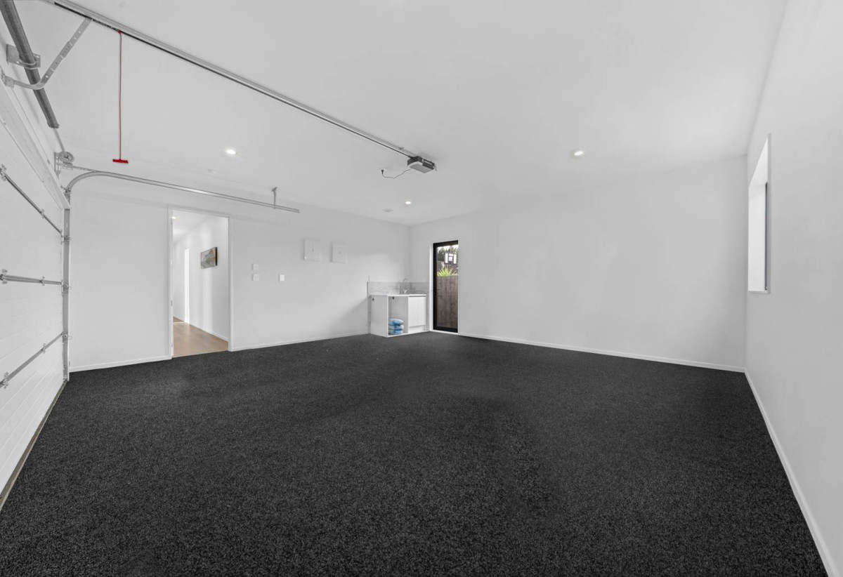 2 kitchens, Brandnew standalone 5 beds 3 baths home with garage and 1 bed granny, A, B, D, E/107 Fitzroy Street, Papatoetoe, Auckland