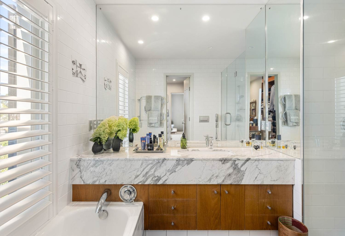 Must Sell, Vendors has Purchased, Double Grammar school zone, This Andrew Patterson Architectural masterpiece, 625m2 section, 351m2 floor area, 4 beds + office 2 baths house with double garage and swimming pool, Sea Views, zoned for Auckland Grammar and Epsom Girls’ Grammar School, 3 Crescent Road, Parnell, Auckland