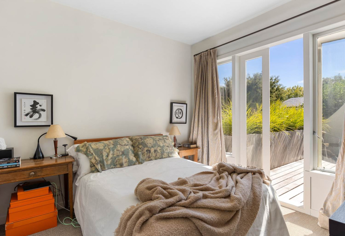 Must Sell, Vendors has Purchased, Double Grammar school zone, This Andrew Patterson Architectural masterpiece, 625m2 section, 351m2 floor area, 4 beds + office 2 baths house with double garage and swimming pool, Sea Views, zoned for Auckland Grammar and Epsom Girls’ Grammar School, 3 Crescent Road, Parnell, Auckland