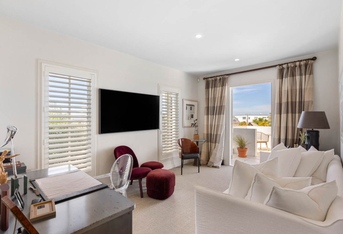 Must Sell, Vendors has Purchased, Double Grammar school zone, This Andrew Patterson Architectural masterpiece, 625m2 section, 351m2 floor area, 4 beds + office 2 baths house with double garage and swimming pool, Sea Views, zoned for Auckland Grammar and Epsom Girls’ Grammar School, 3 Crescent Road, Parnell, Auckland
