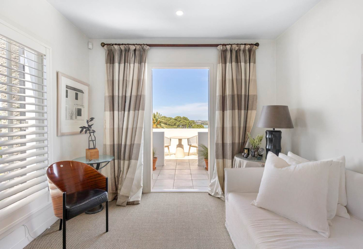 Must Sell, Vendors has Purchased, Double Grammar school zone, This Andrew Patterson Architectural masterpiece, 625m2 section, 351m2 floor area, 4 beds + office 2 baths house with double garage and swimming pool, Sea Views, zoned for Auckland Grammar and Epsom Girls’ Grammar School, 3 Crescent Road, Parnell, Auckland
