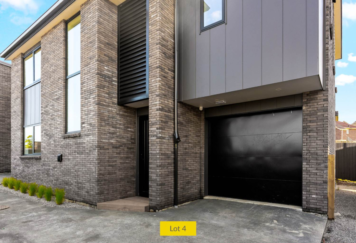 Urgent Sale – Motivated Vendor Says Sell, Striking dark charcoal brick exterior, Brandnew 3 beds + study 3 baths home with garage, Lot 2-5/135 Leybourne Circle, Glen Innes, Auckland