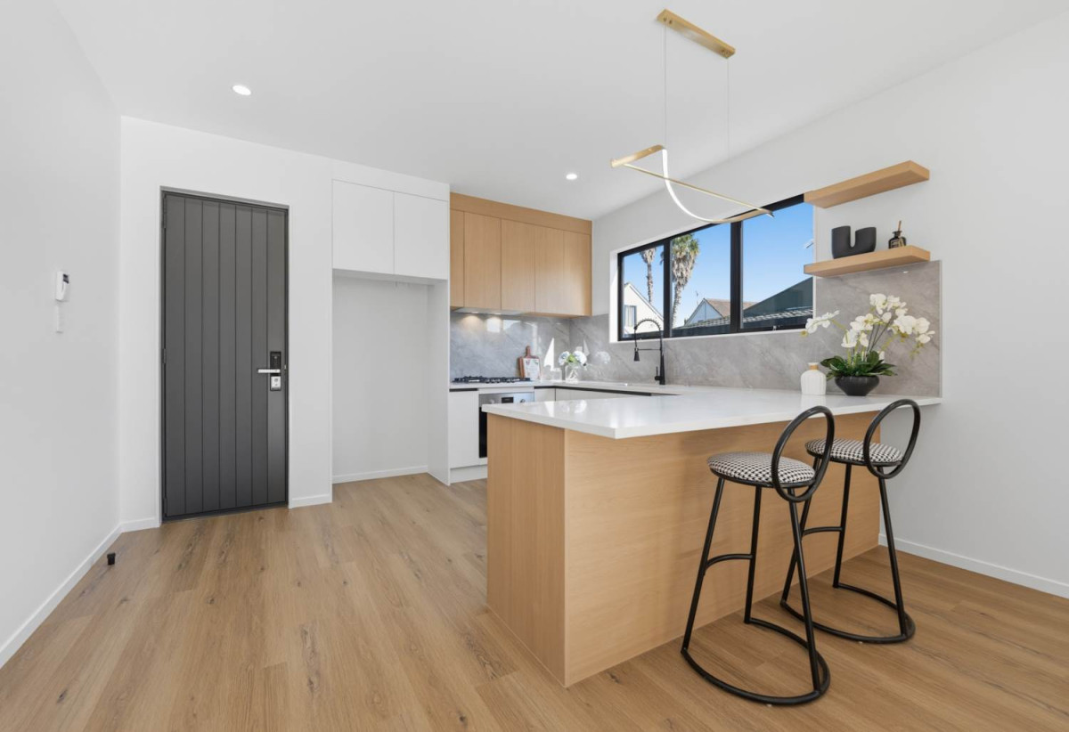 Elite School Zones, Coastal Luxury, 140m2 Brandnew standalone 3 beds + study 2.5 baths home with garage, 32B Tyrian Close, Half Moon Bay, Auckland