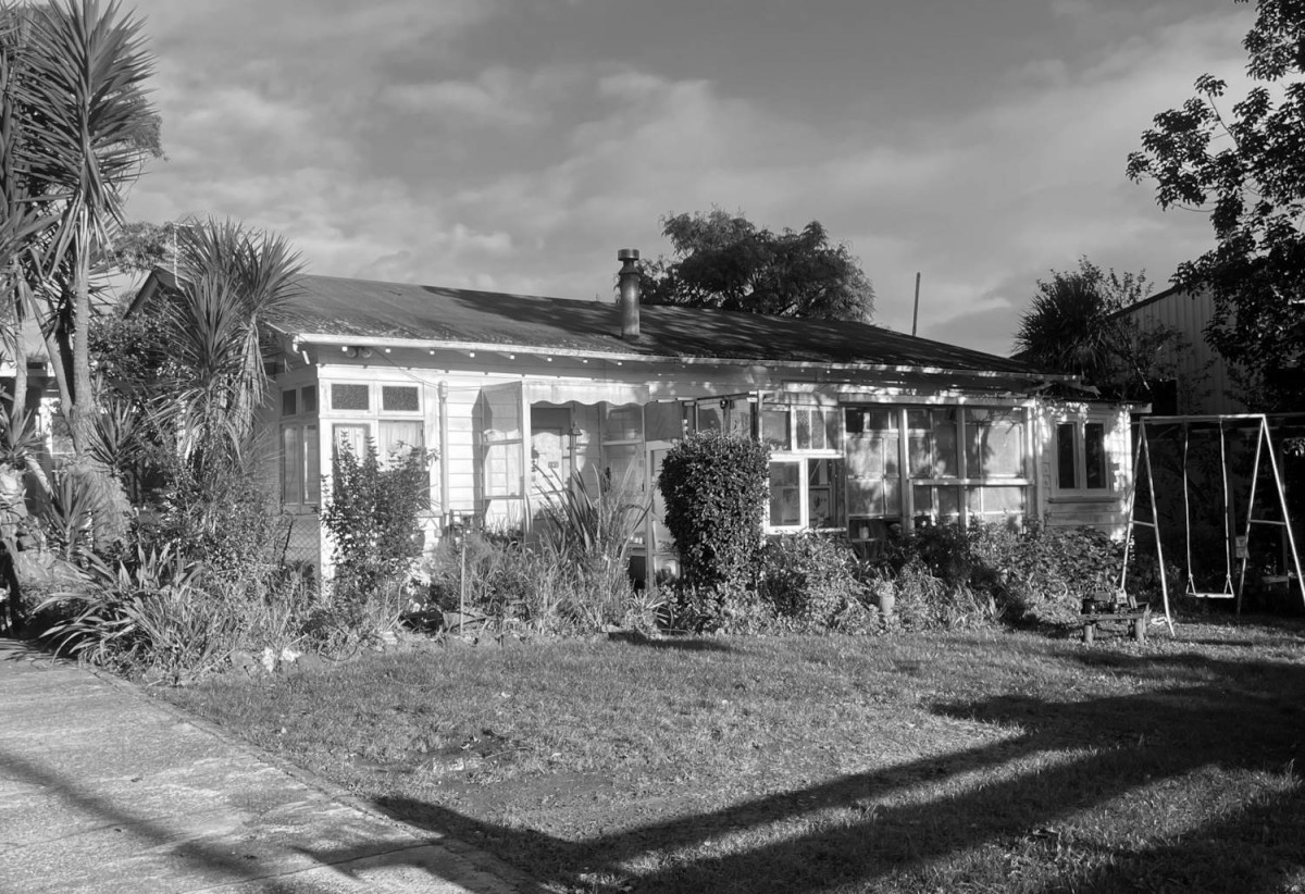 MORTGAGEE SALE, 16835m2 section, Two dwellings, total 5 beds 3 baths, Further improvements include a large high-stud shed of approximately 350m², complete with a mezzanine level. 369 Upper Harbour Drive, Greenhithe, Auckland