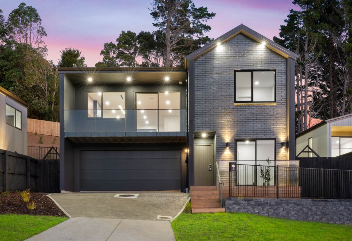 529m2 section, Built by Mars Living Construction, and presented as the development’s show home, 5 beds 3 baths house with double garage, 1 ensuite ground floor, Central air-conditioning with individual room controls, Underfloor heating in bathrooms, 244C West Hoe Heights, Orewa, Auckland