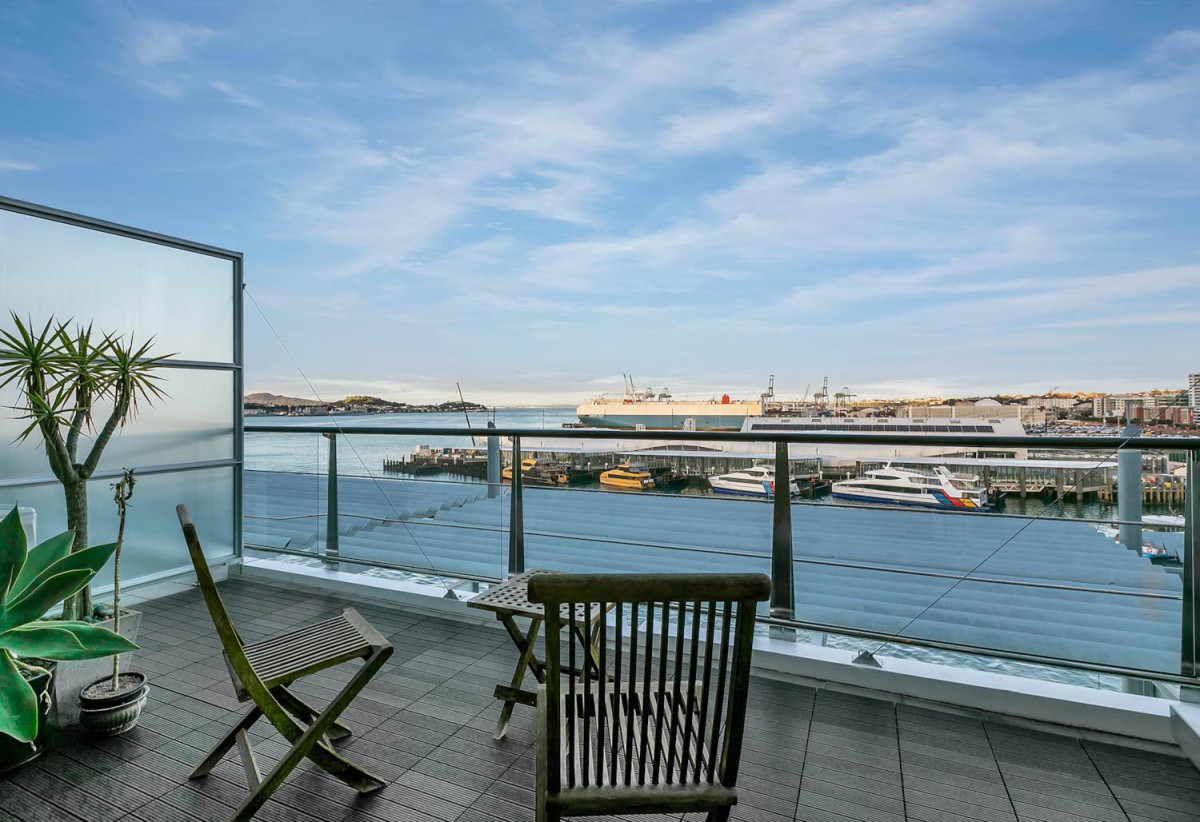 Auckland Girls’ Grammar School zone, Penthouse living at Princes Wharf, 85m2 Leasehold 1 bed 1 bath apartment with secure carpark at Shed 20, plus a large balcony offering harbour views, 48A/139 Quay Street, City Centre, Auckland