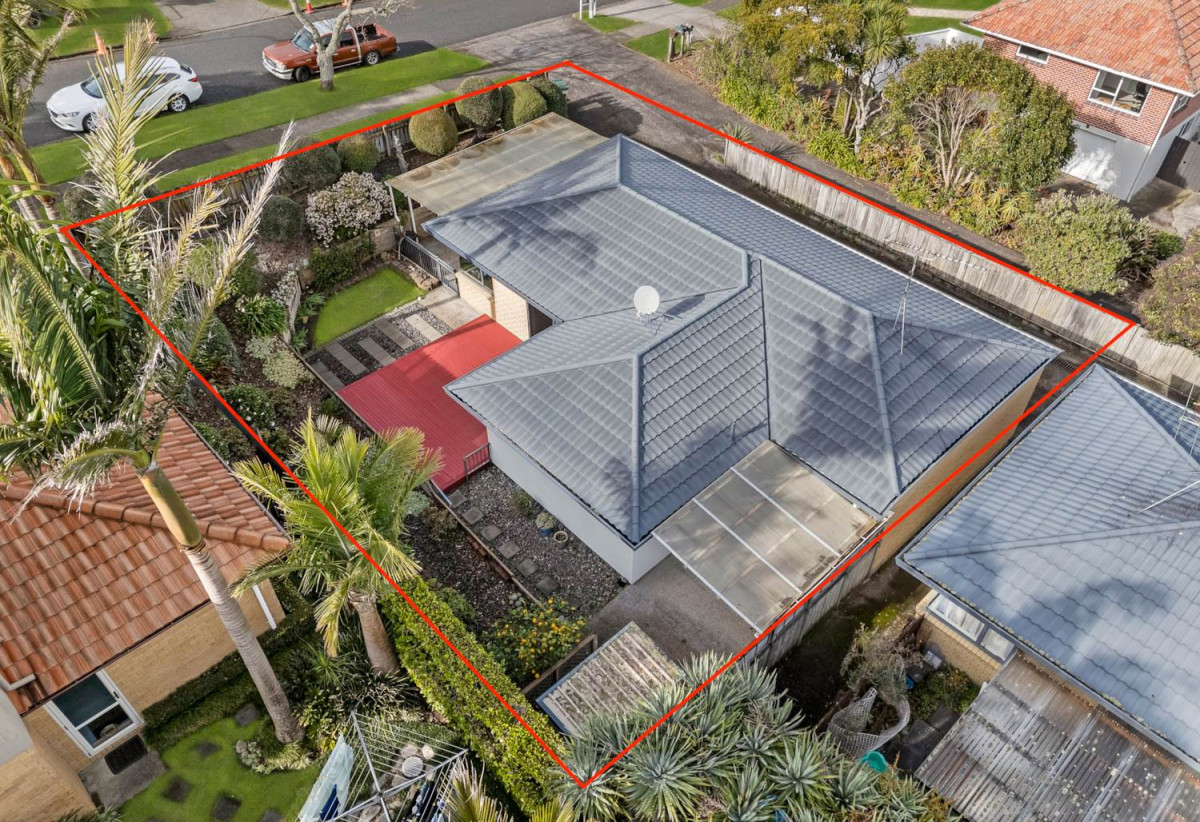 Charming Brick Beauty in Howick, 3 Bedrooms | 1.5 Bathrooms | 1 Garage + 1 Carport, 1/19 Howe Street, Howick, Auckland