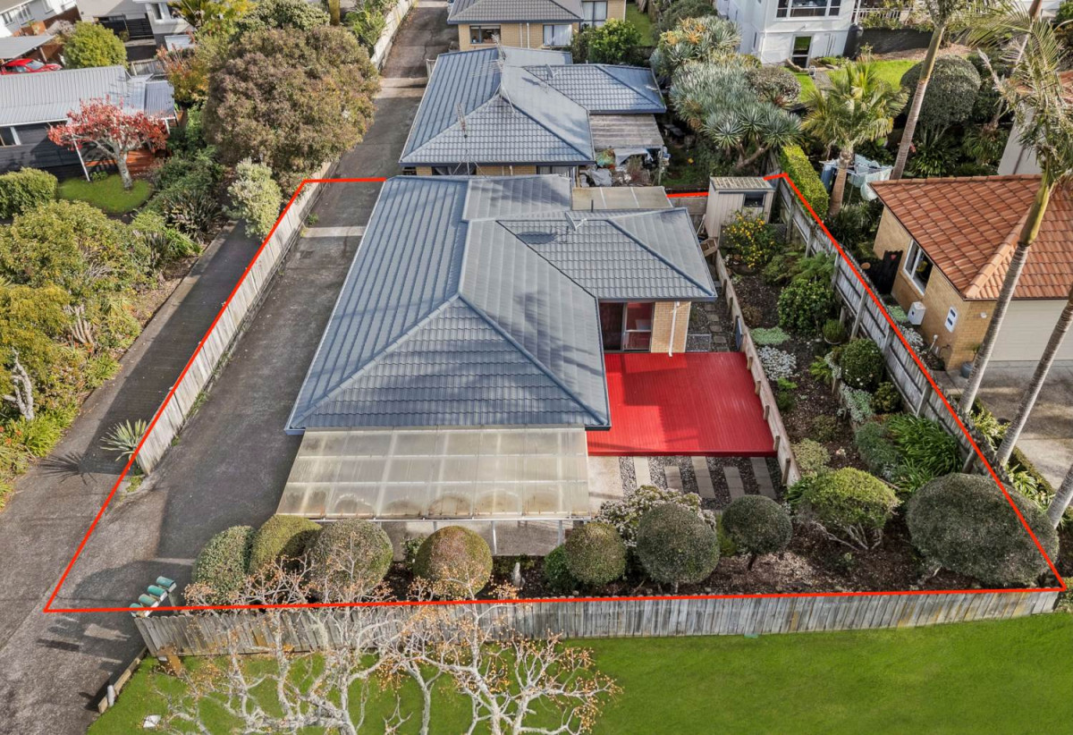 Charming Brick Beauty in Howick, 3 Bedrooms | 1.5 Bathrooms | 1 Garage + 1 Carport, 1/19 Howe Street, Howick, Auckland