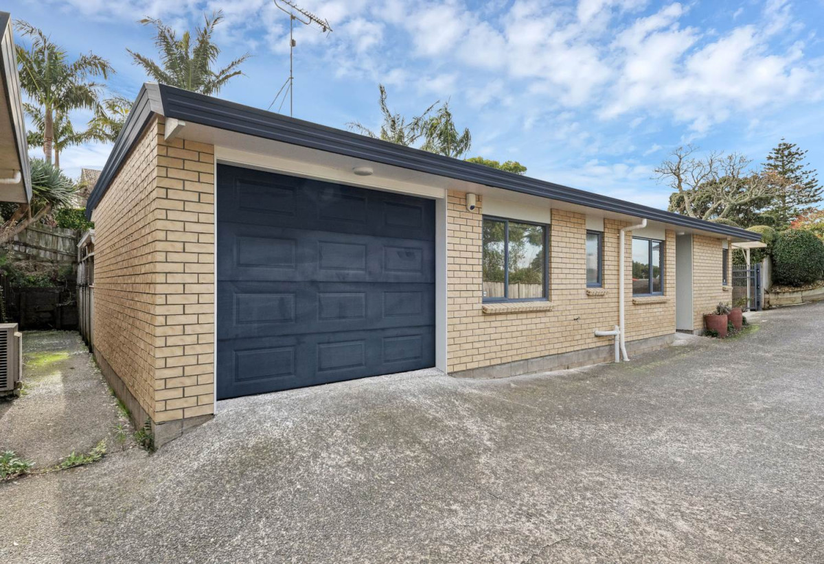 Charming Brick Beauty in Howick, 3 Bedrooms | 1.5 Bathrooms | 1 Garage + 1 Carport, 1/19 Howe Street, Howick, Auckland