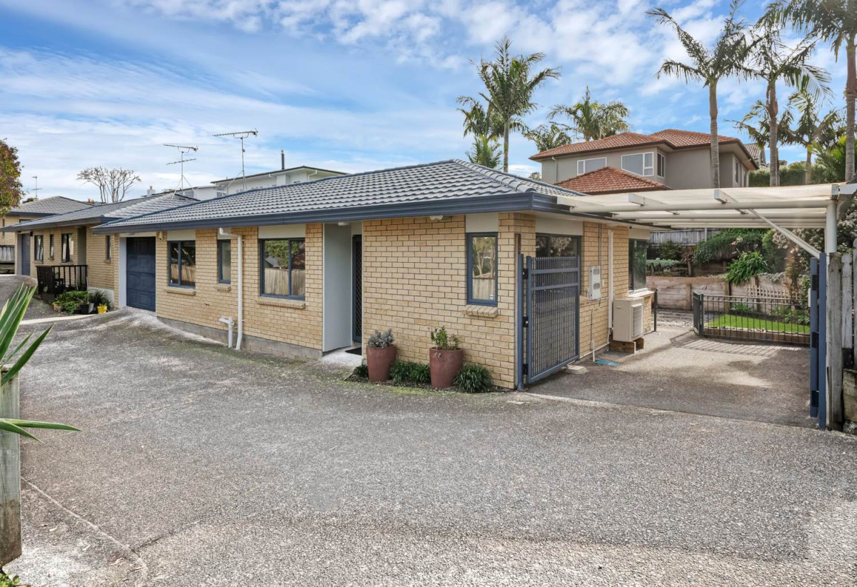Charming Brick Beauty in Howick, 3 Bedrooms | 1.5 Bathrooms | 1 Garage + 1 Carport, 1/19 Howe Street, Howick, Auckland