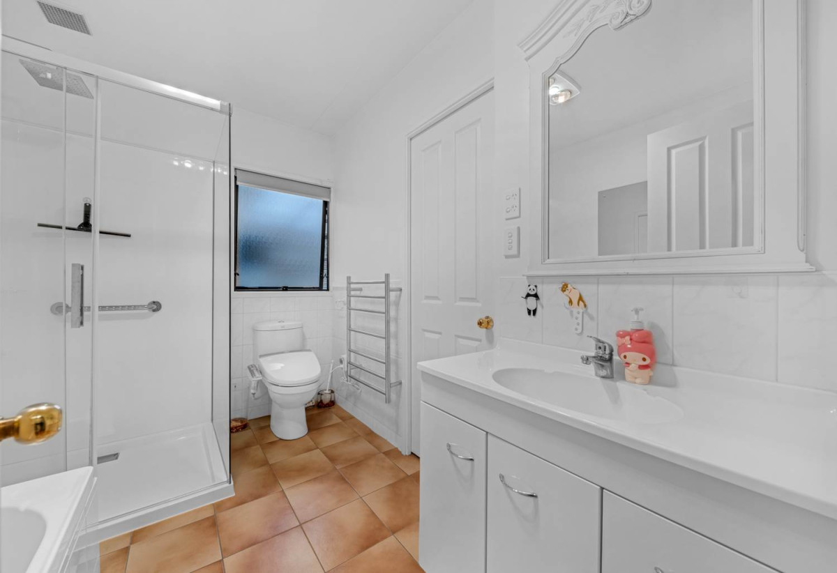 Charming Brick Beauty in Howick, 3 Bedrooms | 1.5 Bathrooms | 1 Garage + 1 Carport, 1/19 Howe Street, Howick, Auckland