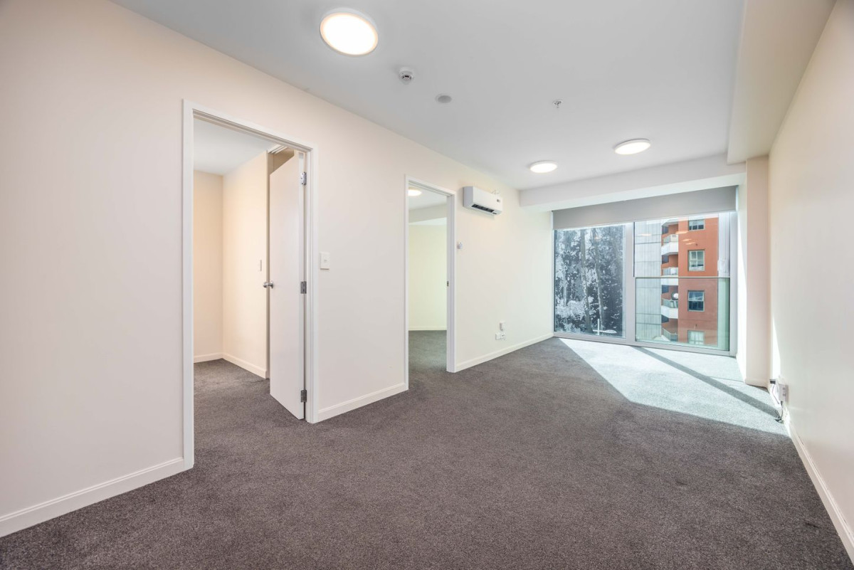 The overseas owner is motivated to achieve a sale, Auckland Girls Grammar school zone, 44m2 Freehold 2 beds 1 bath apartment, 222/135 Hobson Street, Auckland Central, Auckland
