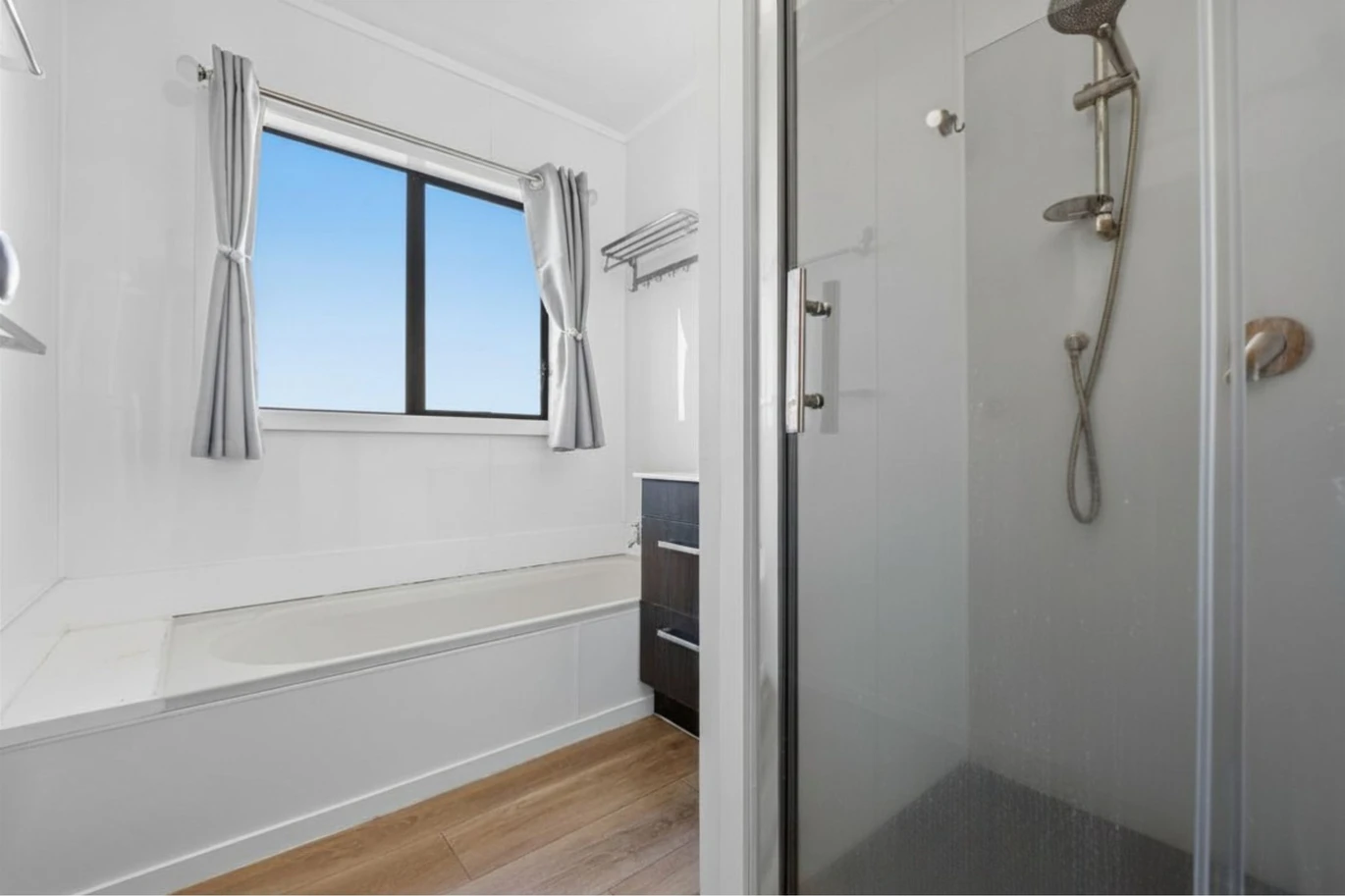 Green Bay High school zone, Renovated 3 beds 1 bath house with carport, ALL CONJUNCTIONALS WELCOME, so agents, bring your buyers, 2/38 Leo Street Glen Eden, Auckland