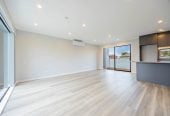 10-Year Master Build Guarantee, 4 beds (1 ensuite) 3 baths home with garage, 1 bed 1 bath ground floor, nearby Panmure Bridge School, minutes to Panmure town centre and Panmure Yacht and boating club, 5/84 Kings Road, Panmure, Auckland